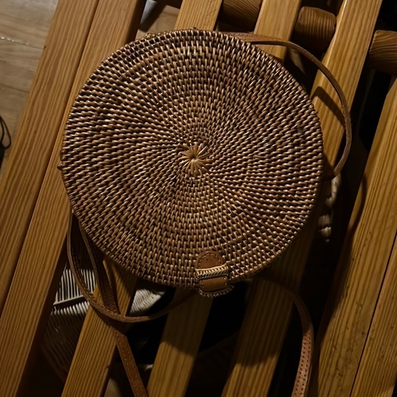 Bali woven rattan circular bag - Picture 1 of 3